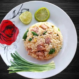 ข้าวผัดแหนม