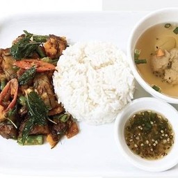 ข้าวหมูกรอบผัดพริกขิงไข่เค็ม
