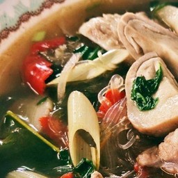 แกงวุ้นเส้นน้ำปลาร้าคอหมูย่าง