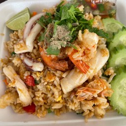 ข้าวผัดปลาหมึก