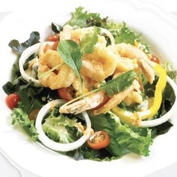 สลัดยำกุ้งทอด