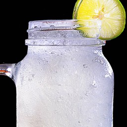 น้ำมะนาวคั้นสด