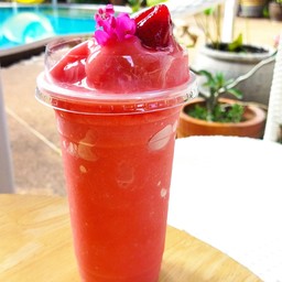 สตอเบอร์รี่ปั่น - Strawberry Smoothies