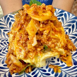 แกงคั่วแห้งหมูสับหน่อไม้ดองราดข้าว