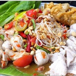 ตำถาดเตี๋ยวปลาร้า  หรือ  ไทย