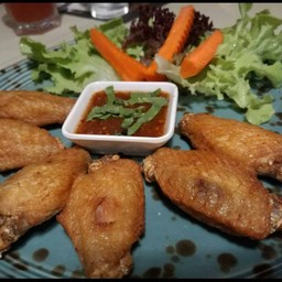 ปีกไก่ทอดน้ำปลา จิ้มแจ๋ว