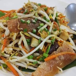 บะหมี่ผัดสไตล์กวางตุ้งหมู