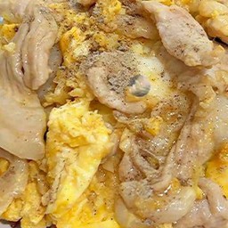 ข้าวไข่ยู่ยี่ หมูกระเทียม