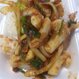 ข้าวราดพริกเผาปลาหมึก