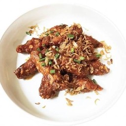 ปีกไก่ซอสแดงบรั่นดี