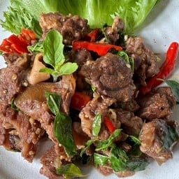 ผัดกระเพราเนื้อตุ๋น