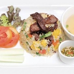 ข้าวผัดหมูแดดเดียว