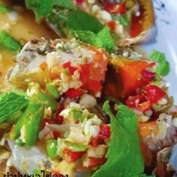 ยำปูทะเลไข่ดองน้ำปลา (ใหญ่)