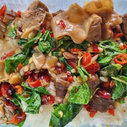 ข้าวกะเพราหมูตุ๋น