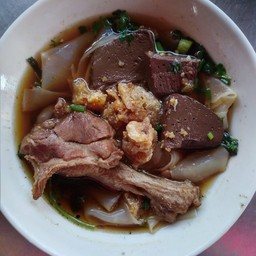 ร้านบะหมี่ยำแซ่บ