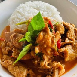 แพนงหมูชิ้น ราดข้าว