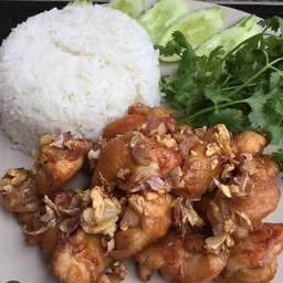 ข้าวราดไก่กระเทียม