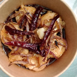เต้าหู้ซอสมะขาม  Tofu tamarin sauce crispy shallot