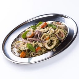 สปาเก็ตตี้ซอสโหระพา - ปลาหมึก