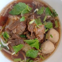 ย่าเรียมก๋วยเตี๋ยวเนื้อตุ๋นหมูตุ๋น