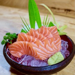 แซลมอนซาชิมิ SALMON SASHIMI