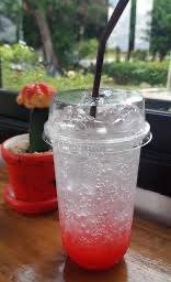 สตรอว์เบอร์รี่โซดา