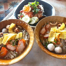 ข้าวก๊ะเตี๋ยว(ป้านุ้ยก้างปลา)