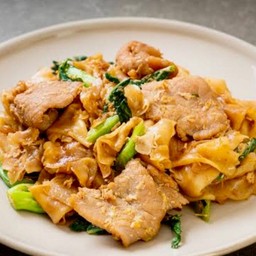 ผัดซีอิ๊วไก่