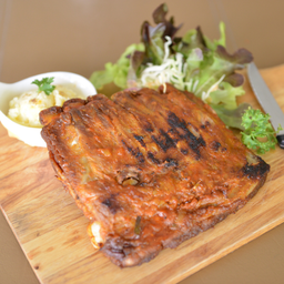 ซี่โครงหมูอบซอส BBQ เสิร์ฟพร้อมมันบด