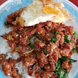 กระเพราหมูทอด(กับข้าว)