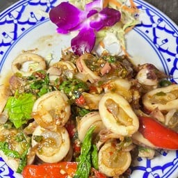 หมึกไข่ผัดกะเพรา