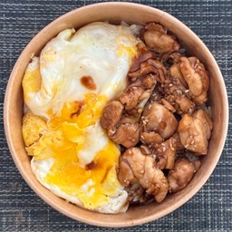 ข้าวหน้าไก่เทอริยากิ (โปรตีน 19g)