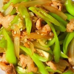 หมูผัดพริกหยวก