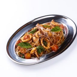 สปาเก็ตตี้ซอสมะเขือเทศรสเผ็ด - ปลาหมึก