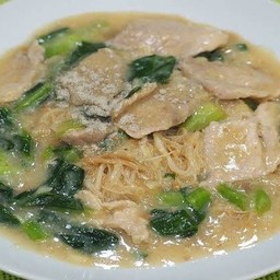 ราดหน้าหมี่ขาว