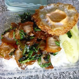 ข้าวกระเพราหมูกรอบ+ไข่ดาว