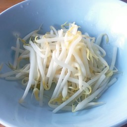 ถั่วงอกลวก