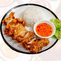 ข้าวไก่ทอดน้ำจิ้มไก่