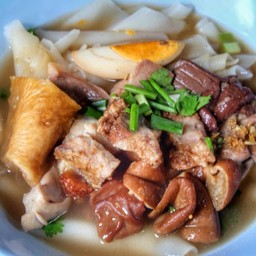 ก๋วยจั๊บ ใส่ทุกอย่าง น้ำใส (พิเศษ)