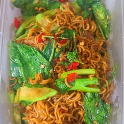 มาม่าผัดขี้เมาเนื้อ