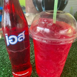 เอส น้ำแดง