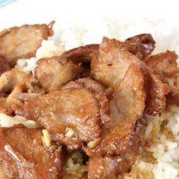 ข้าวหมูกระเทียม