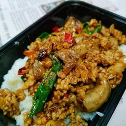 ข้าวกระเพราหมูสับ+ไส้หวาน