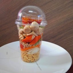 ยำเขย่า หมูสับ ปูอัด หมูยอ ลูกชิ้นหมู