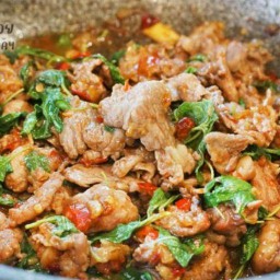 กระเพราหมูชิ้นพริกแห้ง