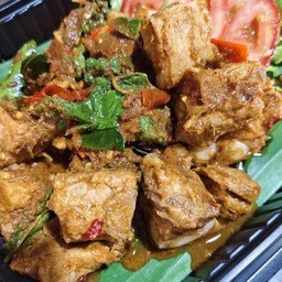 ผัดเผ็ดกระดูกหมูอ่อน