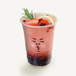 Sparking berries lemonnade