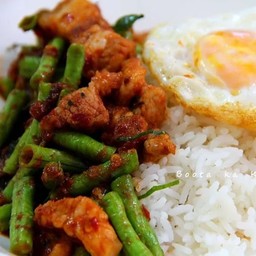 ข้าวผัดเครื่องแกง