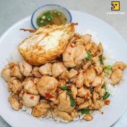 ข้าว กระเพราไก่ชิ้น