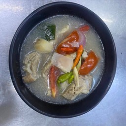 Tender pork tendon in spicy broth